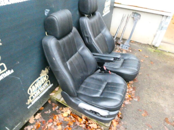 Range Rover L322 set stoelen voor+achter zwart leer met displayscherm in hoofdsteunen