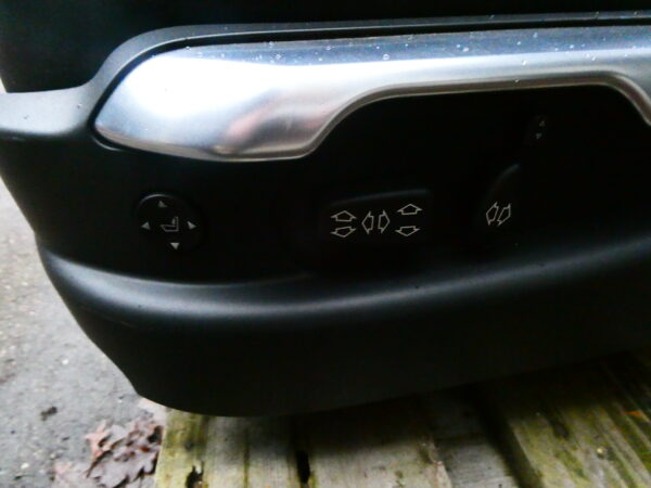 Range Rover L322 set stoelen voor+achter zwart leer met displayscherm in hoofdsteunen