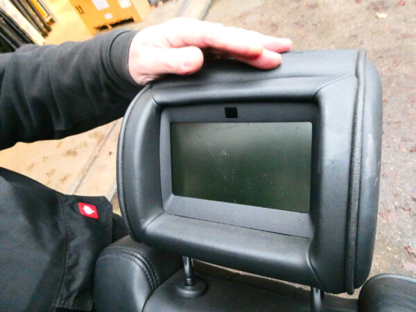 Range Rover L322 set stoelen voor+achter zwart leer met displayscherm in hoofdsteunen