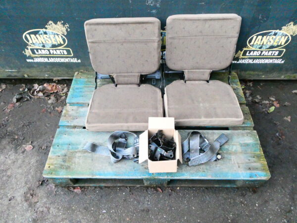 Discovery 1 achterbank met set 6e/7e stoel kleur Beige stof