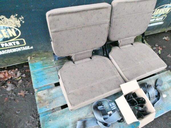 Discovery 1 achterbank met set 6e/7e stoel kleur Beige stof