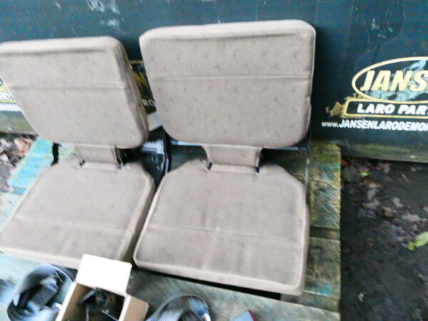 Discovery 1 achterbank met set 6e/7e stoel kleur Beige stof