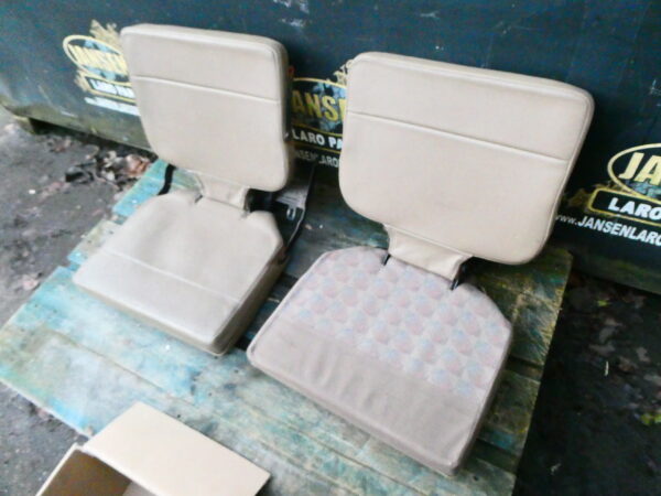 Discovery 1 set 6e/7e stoel compleet met frames en gordels beige leer
