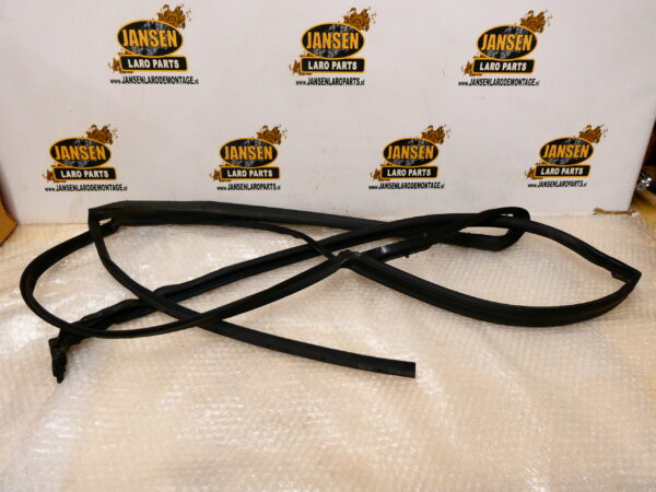Range Rover L460 portier rubber op deur links achter portier